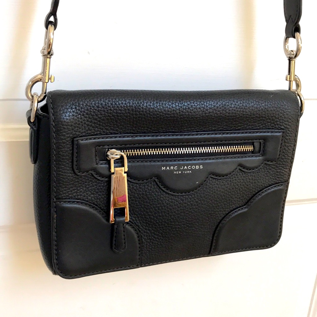 Marc Jacobs Crossbody Black Pebbled Leather Bag Scallop Shaped Accents Big Zippe
